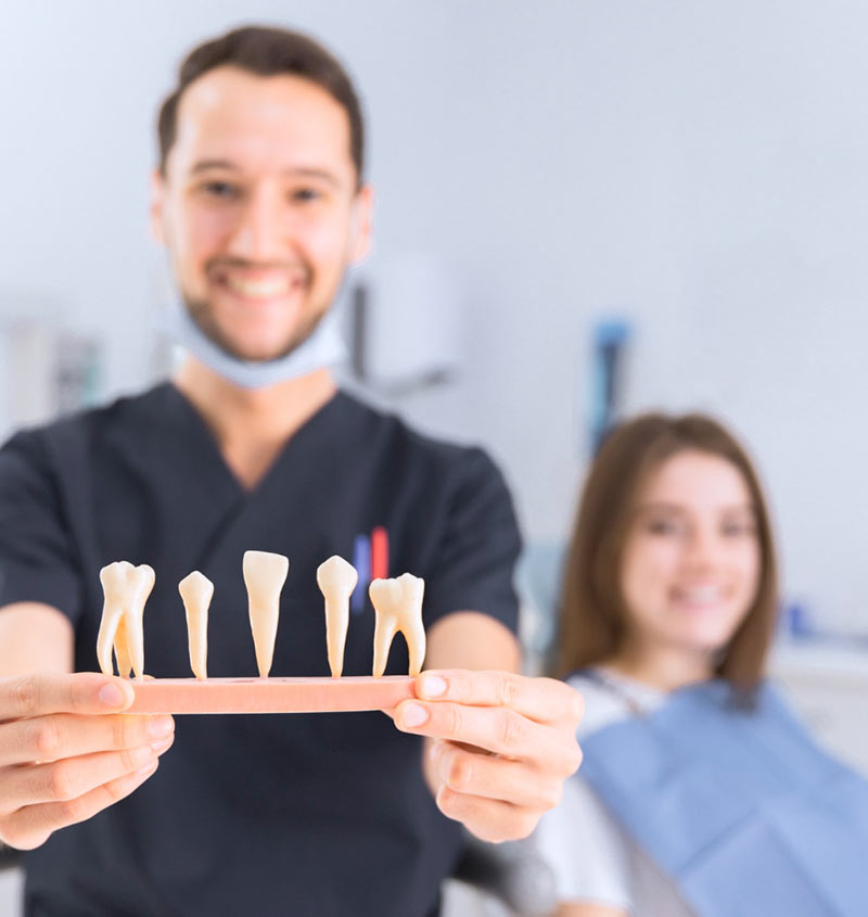 mejor clinica de implantes dentales en marbella